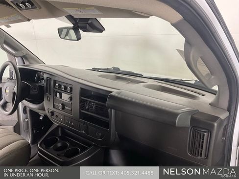 Used 2020 Chevrolet Express 3500 LT w/ LT Preferred Equipment Group RWD image 23