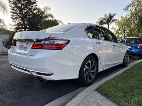 Used 2017 Honda Accord EX image 7