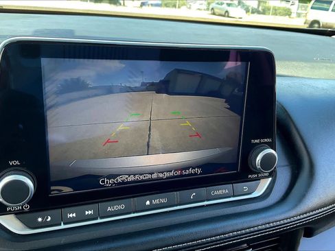 Used 2024 Nissan Rogue S image 27