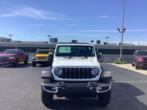 New 2026 Jeep Gladiator Sport AWD/4WD image 2