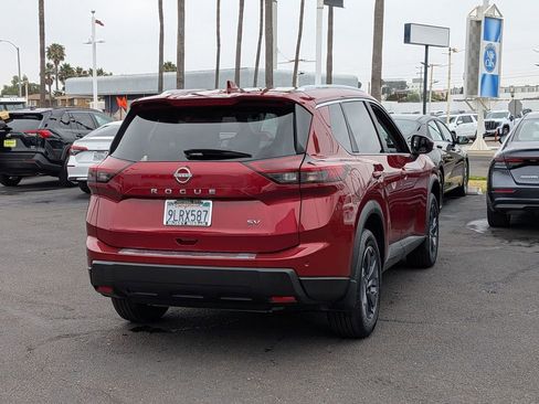 Certified 2024 Nissan Rogue SV w/ SV Premium Package FWD image 8