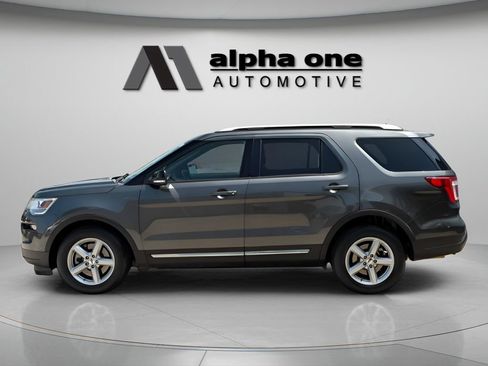 Used 2018 Ford Explorer XLT w/ Equipment Group 201A FWD image 11