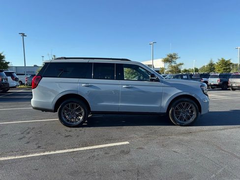 New 2025 Ford Expedition Platinum w/ Stealth Performance Package image 9