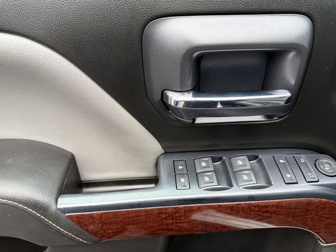 Used 2018 GMC Sierra 2500 SLE w/ SLE Preferred Package image 8