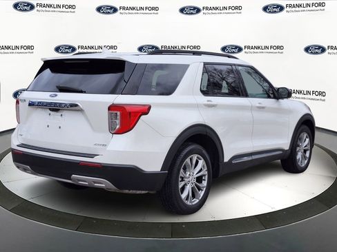 Certified 2022 Ford Explorer XLT w/ Equipment Group 202A image 5