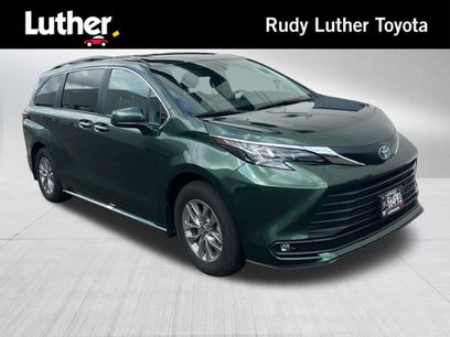 Used 2025 Toyota Sienna XLE