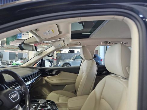 Used 2018 Audi Q7 3.0T Premium Plus AWD/4WD image 9