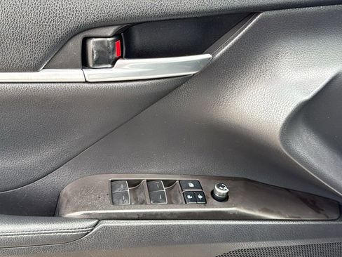 Used 2022 Toyota Camry XSE FWD image 13