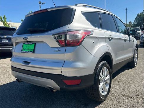 Used 2017 Ford Escape SE w/ Equipment Group 201A AWD/4WD image 8