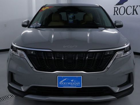 Used 2024 Kia Carnival EX image 2