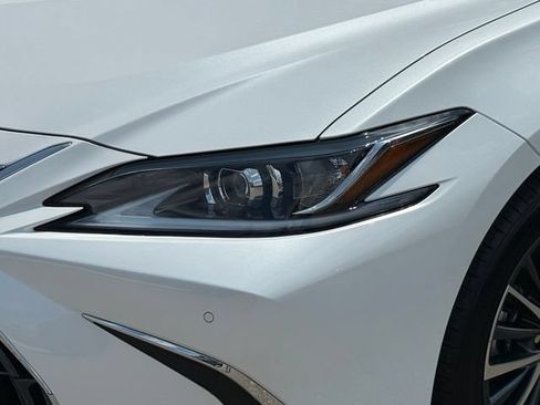 Used 2024 Lexus ES 300h w/ Premium Package FWD image 27