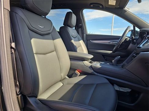 Certified 2024 Cadillac XT6 Luxury image 29