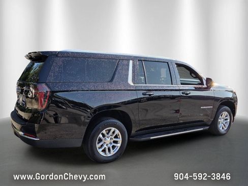 Used 2025 Chevrolet Suburban LT AWD/4WD image 6
