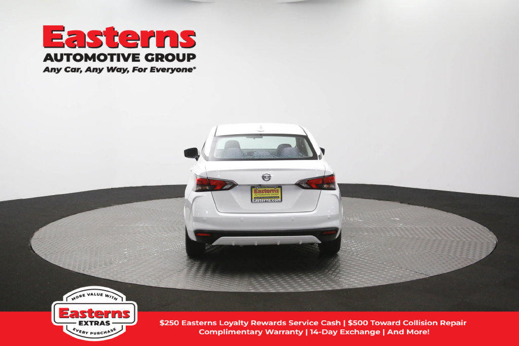 Used 2022 Nissan Versa SV FWD image 39