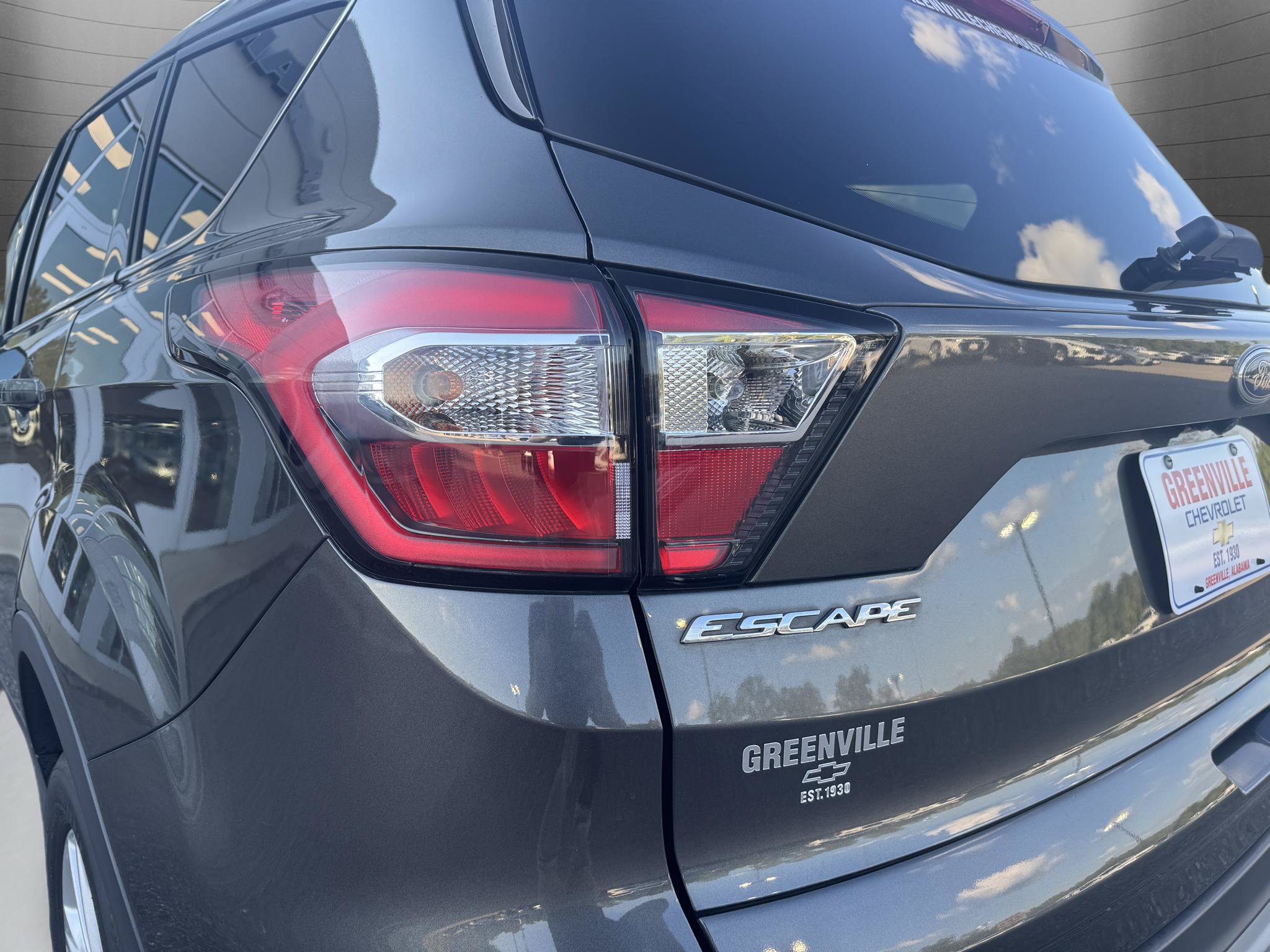 Used 2018 Ford Escape SE w/ Ford Safe & Smart Package AWD/4WD image 28