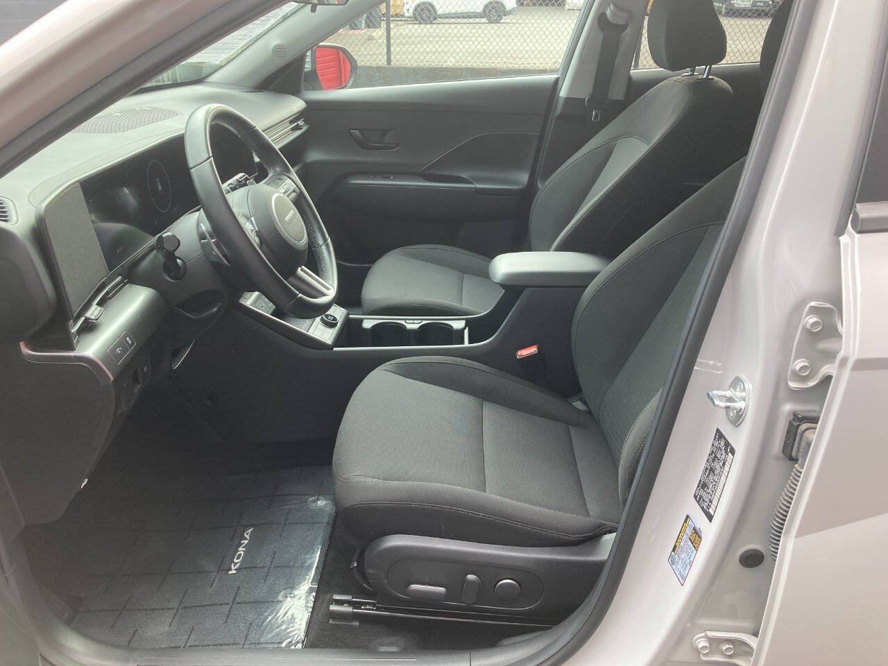 Used 2024 Hyundai Kona SEL FWD image 9