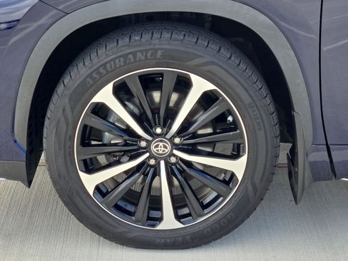 Used 2022 Toyota Highlander XSE AWD/4WD image 11