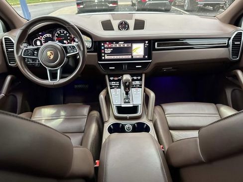 Used 2023 Porsche Cayenne Platinum Edition image 9
