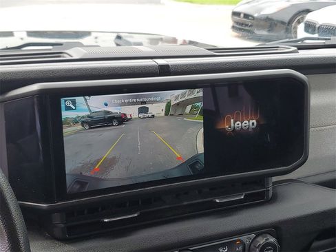 Used 2024 Jeep Gladiator Sport image 27