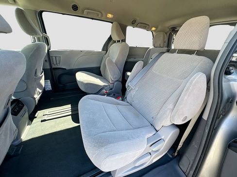 Used 2019 Toyota Sienna LE FWD image 27