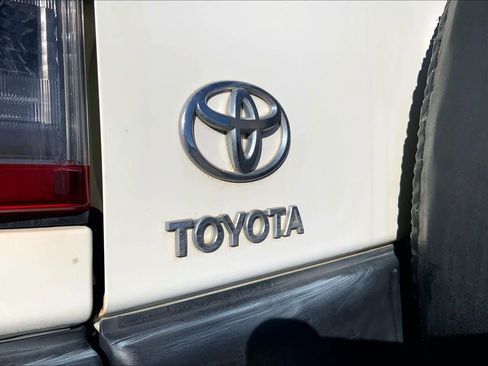 Used 2012 Toyota FJ Cruiser w/ Convenience Pkg image 29