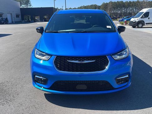 New 2026 Chrysler Pacifica Select FWD image 2