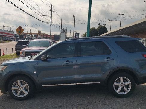 Used 2018 Ford Explorer XLT w/ Equipment Group 201A FWD image 6