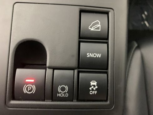 Used 2024 Toyota Highlander XLE AWD/4WD image 28