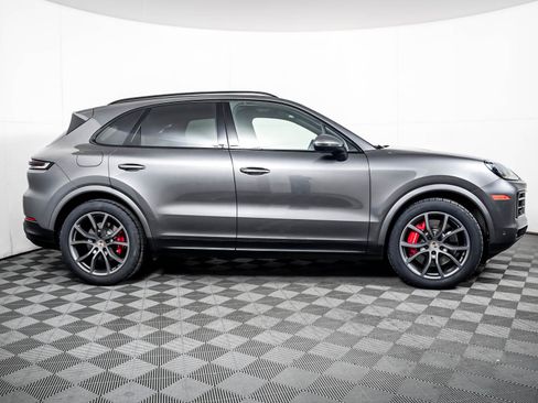 Certified 2024 Porsche Cayenne S w/ Premium Package Plus AWD/4WD image 9
