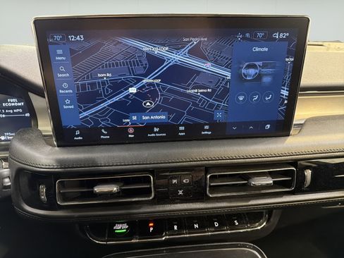 Certified 2022 Lincoln Nautilus FWD w/ Premium Package image 18