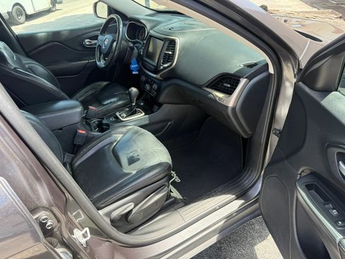 Used 2016 Jeep Cherokee Limited AWD/4WD image 5