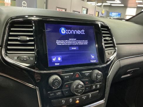 Used 2019 Jeep Grand Cherokee Limited AWD/4WD image 18