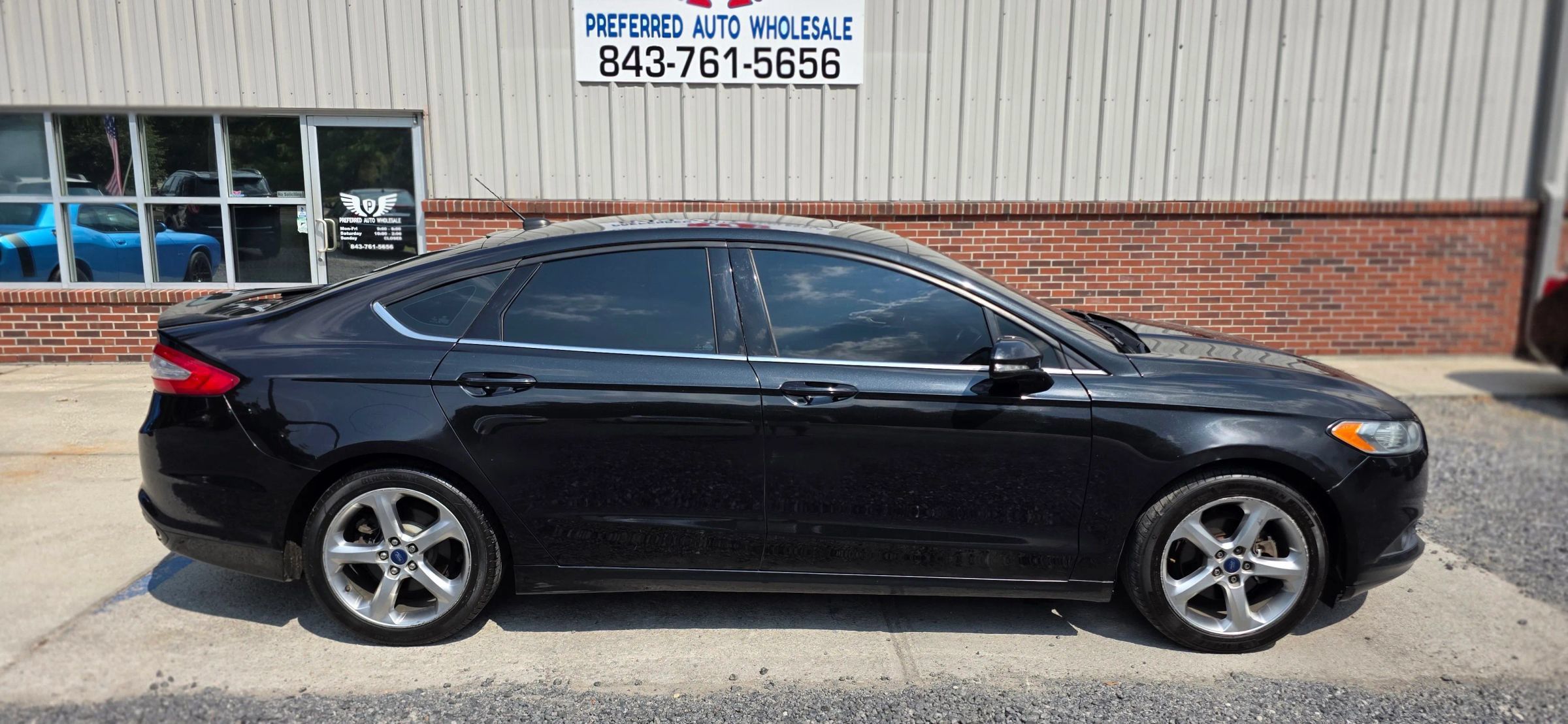 Used 2015 Ford Fusion SE FWD image 4