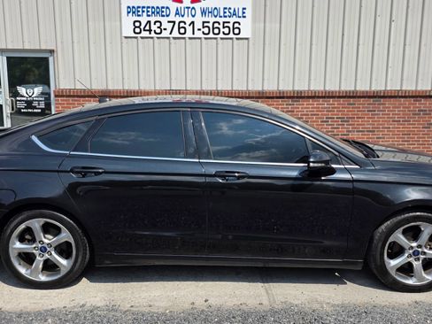 Used 2015 Ford Fusion SE FWD image 4