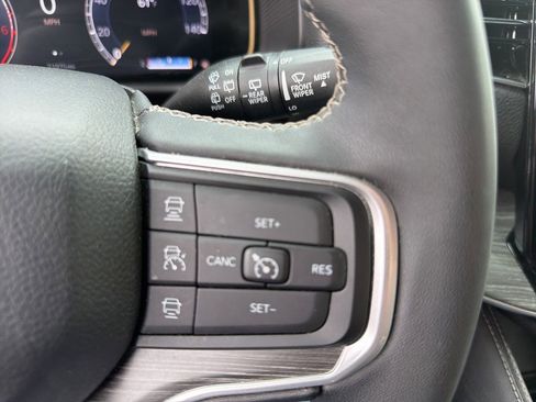 Used 2024 Jeep Wagoneer L Series II w/ Flexible Seating Group RWD image 36