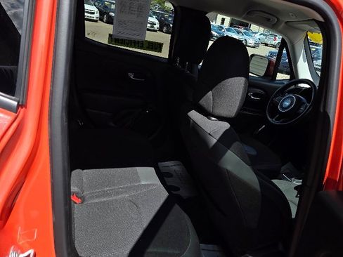 Used 2018 Jeep Renegade Altitude w/ Popular Equipment Group image 13