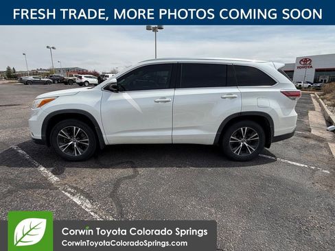 Used 2016 Toyota Highlander XLE w/ Four Season Floor Mat Package image 5
