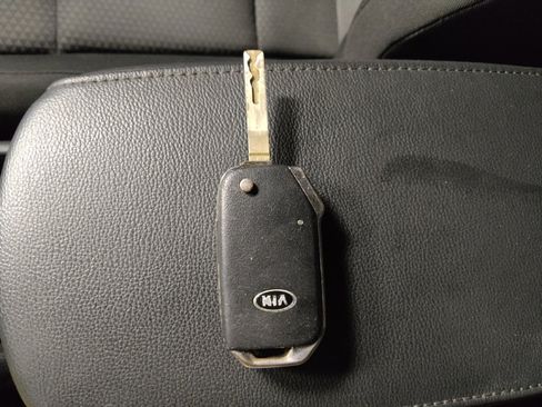 Used 2020 Kia Soul LX image 32