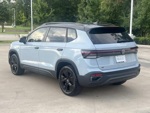 New 2026 Volkswagen Taos SE FWD image 8