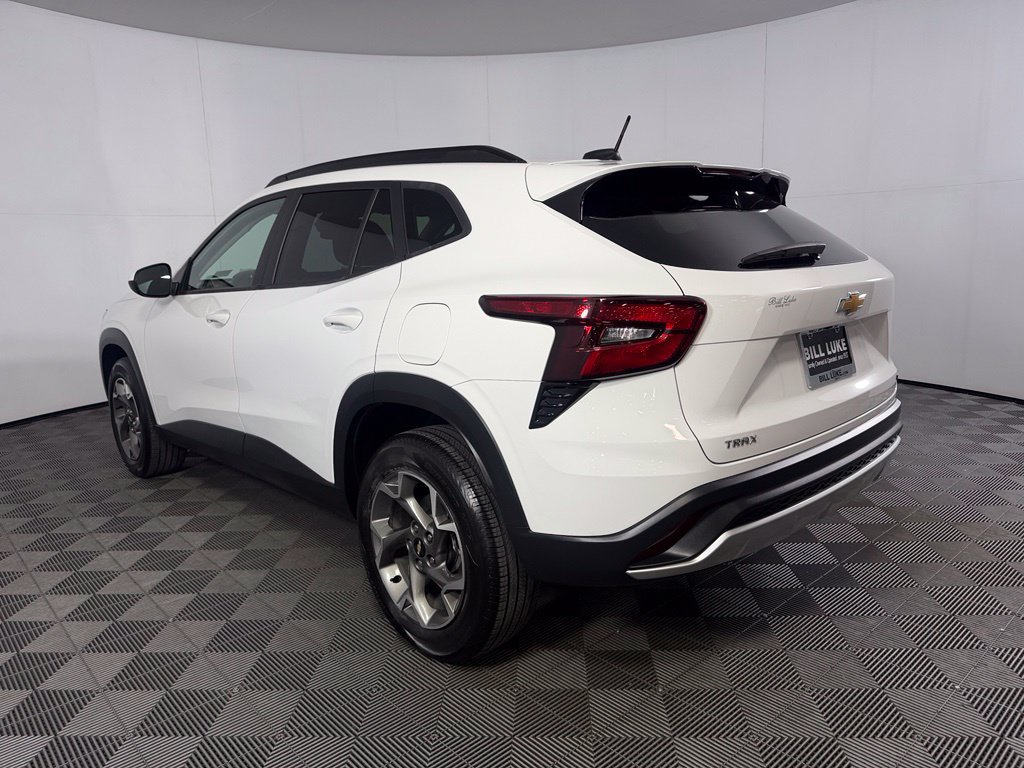 Used 2025 Chevrolet Trax LT FWD image 9