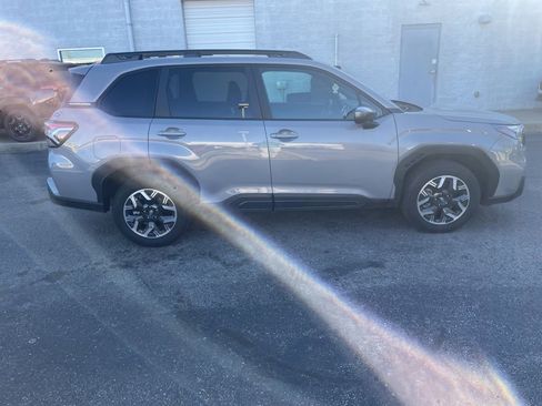 Used 2025 Subaru Forester Premium w/ Convenience Package #1 image 6