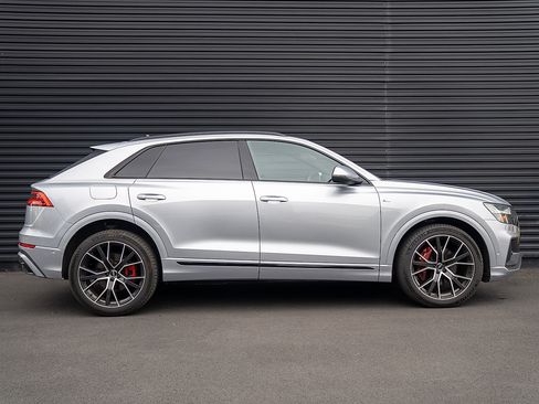 Used 2019 Audi Q8 Prestige w/ Luxury Package image 27