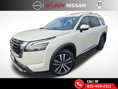 Used 2024 Nissan Pathfinder Platinum w/ Cargo Package image 2