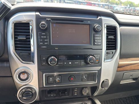 Used 2017 Nissan Titan SL AWD/4WD image 18