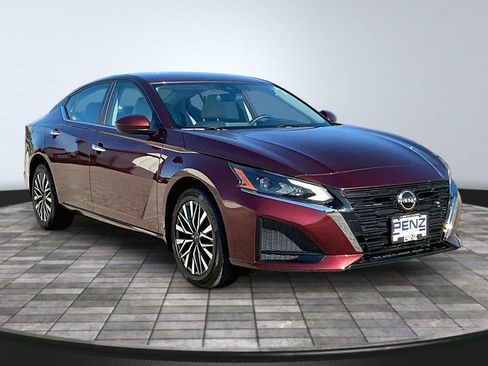 Used 2023 Nissan Altima 2.5 SV AWD/4WD image 3