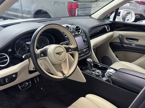 Used 2020 Bentley Bentayga image 3
