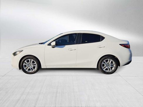 Used 2016 Scion iA image 5