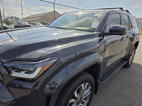 Used 2025 Toyota 4Runner Limited image 9