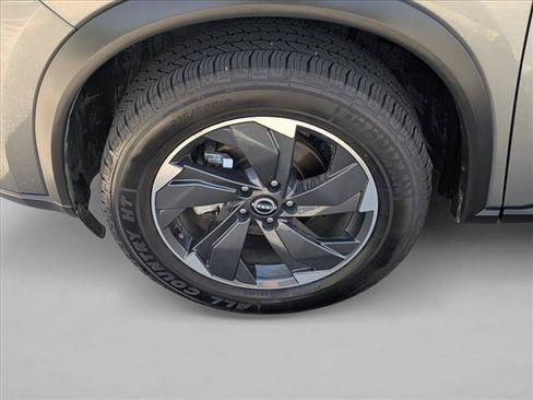 Used 2025 Nissan Rogue SV FWD image 21