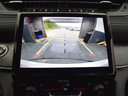 Used 2023 Jeep Grand Cherokee L Limited image 19